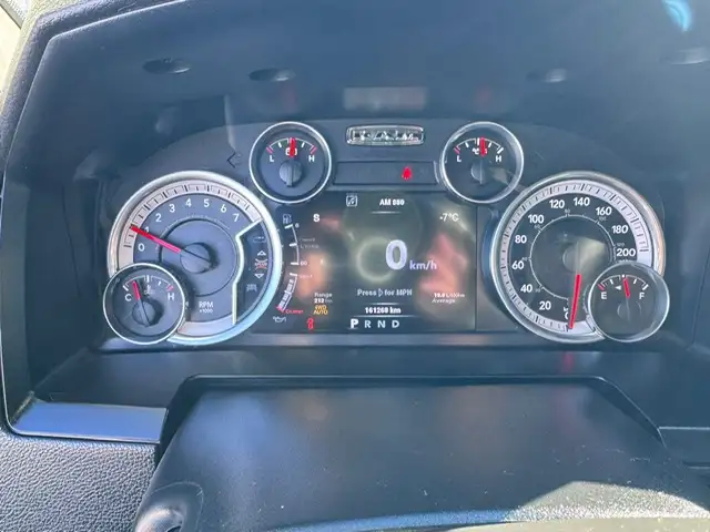 2014 RAM 1500 SPORT CREW CAB – 5.7L HEMI V8 – 4X4 - Photo 18