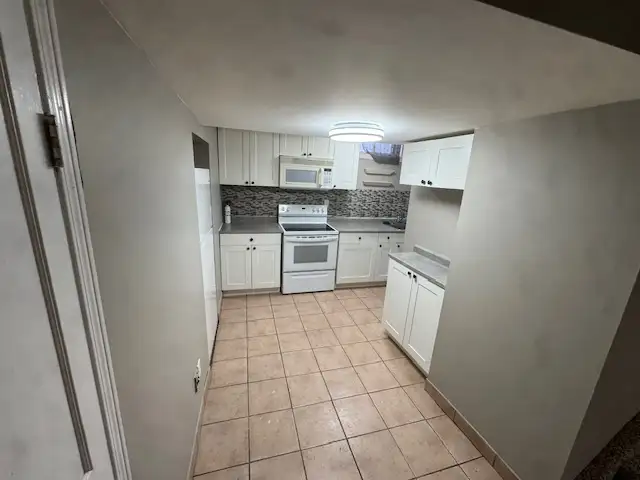 Large 3 Bedroom Basement Apartment   $1800/month Inclusive - Photo 6