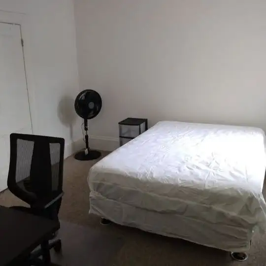 May-Share a 3bd apt-Preston/Somerset-10min to Carleton/OttawaU