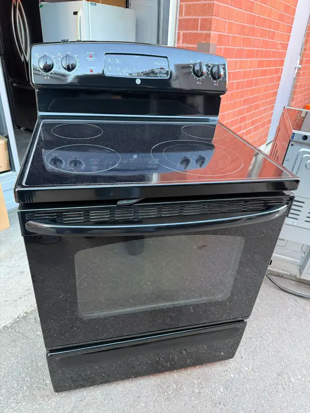Stove GE 30'' Electric Range-Used