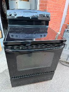 Stove GE 30'' Electric Range-Used