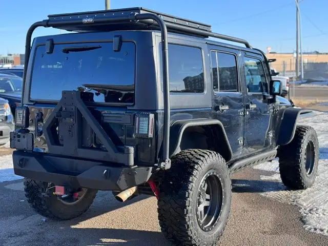 2012 JEEP WRANGLER UNLIMITED SAHARA – 3.6L V6 – 4WD – 4 DOOR - Photo 5