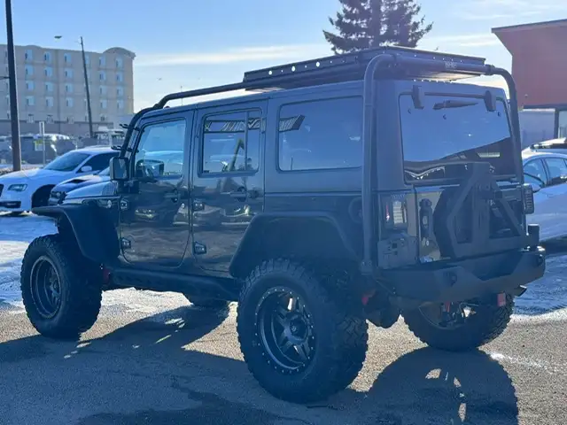 2012 JEEP WRANGLER UNLIMITED SAHARA – 3.6L V6 – 4WD – 4 DOOR - Photo 7