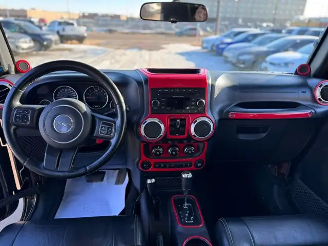 2012 JEEP WRANGLER UNLIMITED SAHARA – 3.6L V6 – 4WD – 4 DOOR - Photo 9