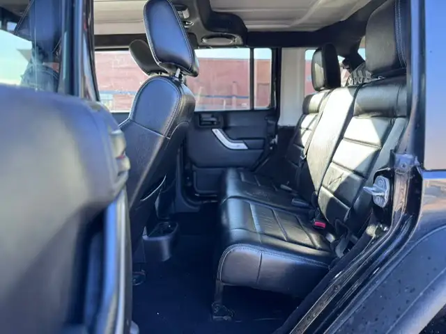 2012 JEEP WRANGLER UNLIMITED SAHARA – 3.6L V6 – 4WD – 4 DOOR - Photo 13