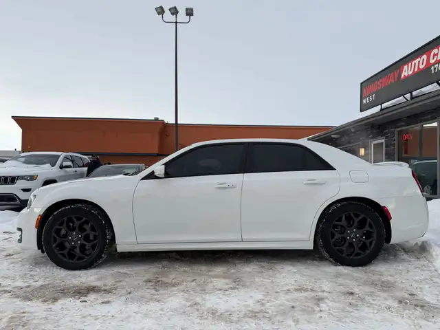 2022 CHRYSLER 300S – 3.6L V6 – AWD   91,000 KM   ACCIDENT FREE - Photo 4