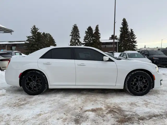 2022 CHRYSLER 300S – 3.6L V6 – AWD   91,000 KM   ACCIDENT FREE - Photo 8