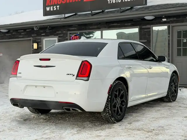 2022 CHRYSLER 300S – 3.6L V6 – AWD   91,000 KM   ACCIDENT FREE - Photo 9