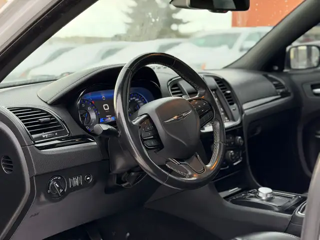 2022 CHRYSLER 300S – 3.6L V6 – AWD   91,000 KM   ACCIDENT FREE - Photo 12