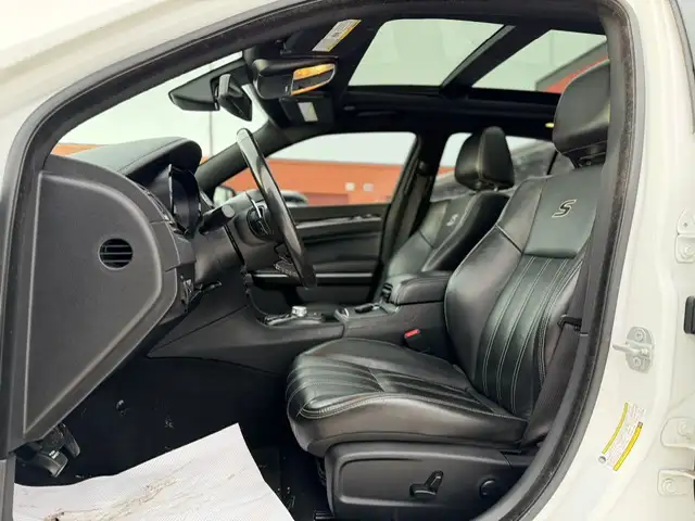 2022 CHRYSLER 300S – 3.6L V6 – AWD   91,000 KM   ACCIDENT FREE - Photo 13