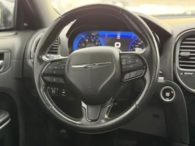 2022 CHRYSLER 300S – 3.6L V6 – AWD   91,000 KM   ACCIDENT FREE - Photo 16