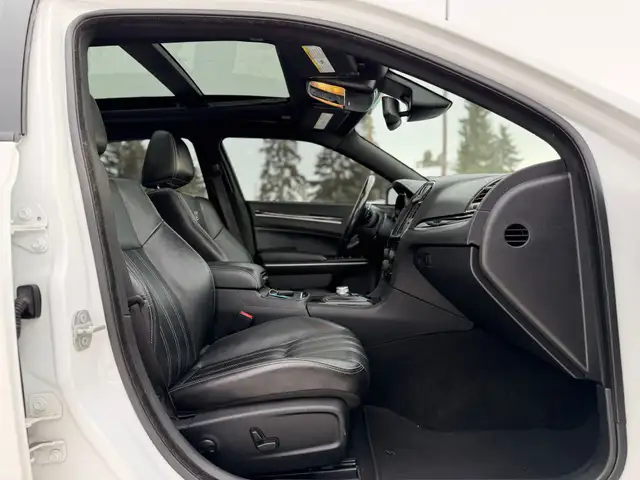 2022 CHRYSLER 300S – 3.6L V6 – AWD   91,000 KM   ACCIDENT FREE - Photo 18