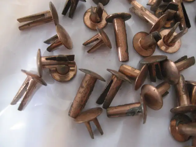 55 Copper colored split rivets - Photo 3
