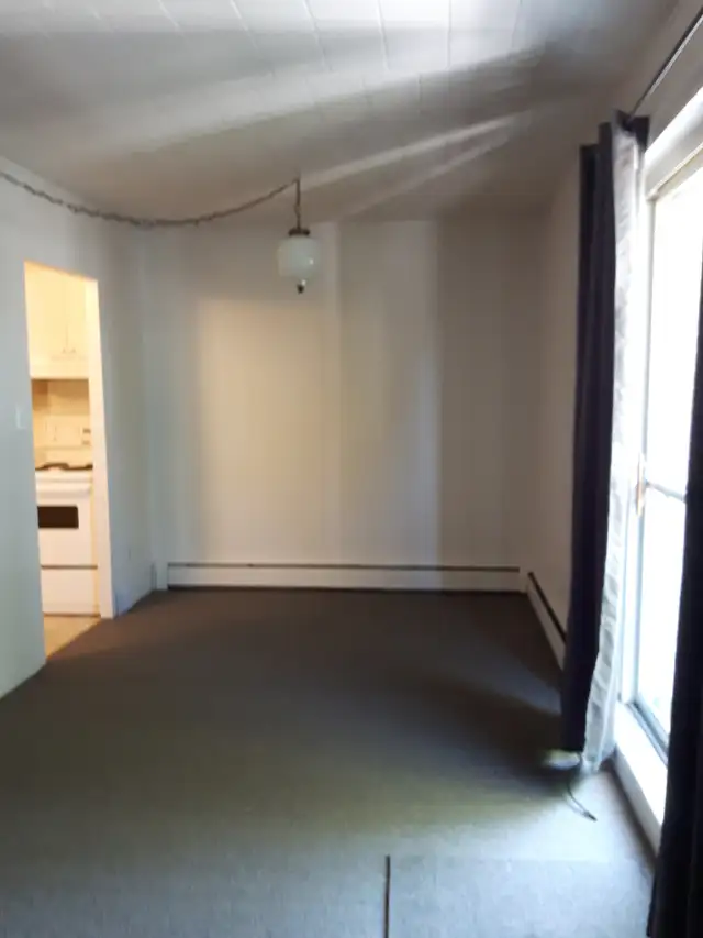 1 bedroom apartment with private patio. - Photo 2