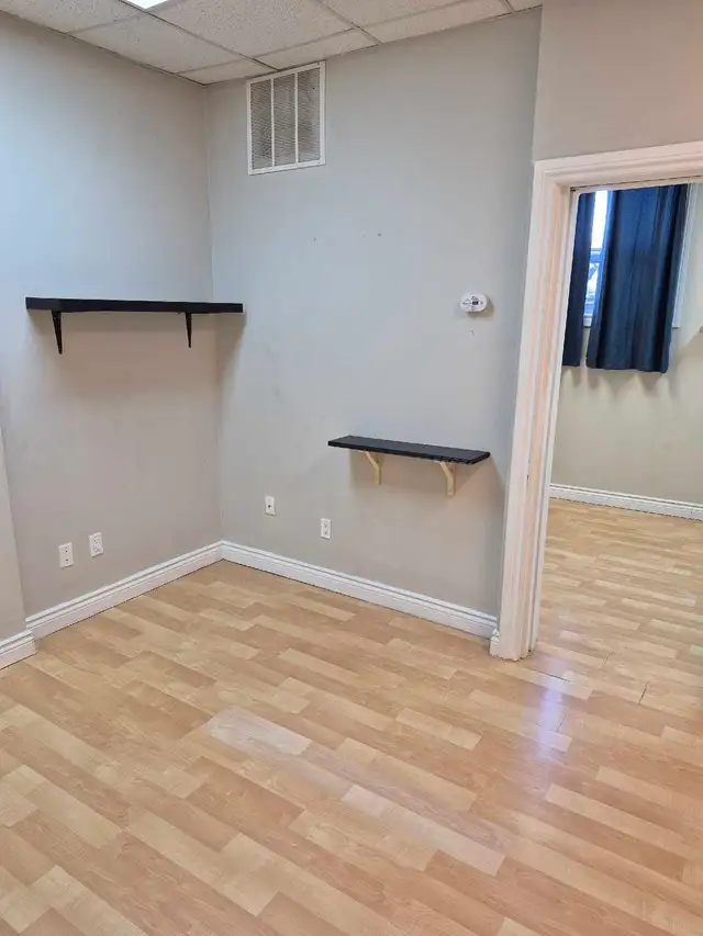 One Bedroom Apartment- Brock and Dundas Whitby - Photo 3