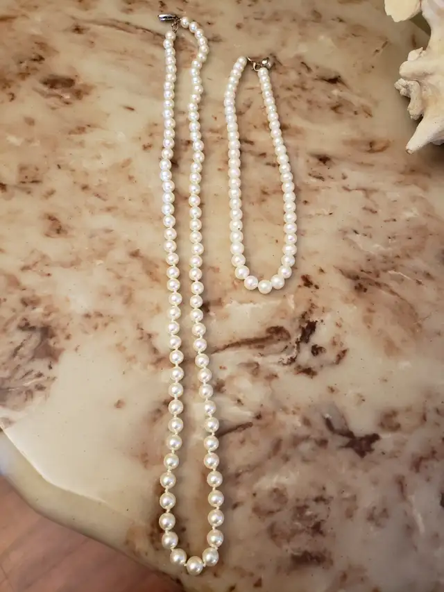 CLEAR WATER PEARL 2 NECKLASES IN EXC.COND