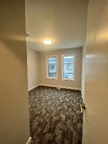 Corner Townhouse for Rent - Photo 3