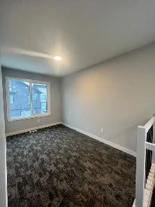 Corner Townhouse for Rent - Photo 4