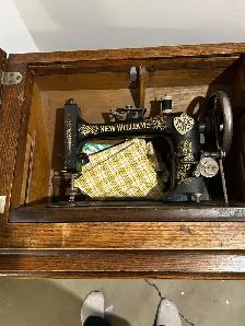 For Sale Antique Sewing Machine - Photo 2