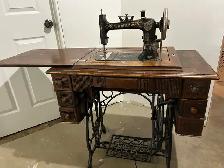For Sale Antique Sewing Machine - Photo 3