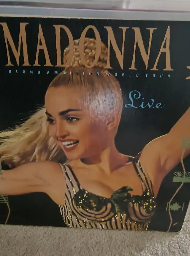 7 Lazer disc $50 - Rush /Tarzan/ & various titles 416-550-4186 - Photo 3