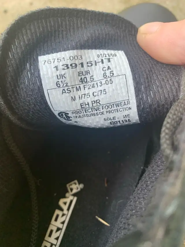 Terra work boots. Size 6.5. Fit a 7. - Photo 2