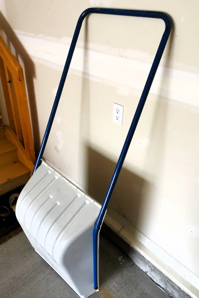 New 24-In Polyethylene Sleigh Snow Pusher - Photo 2
