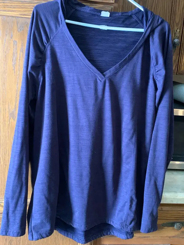 Hardly worn. Reebok hoodie. XLG. Purple.