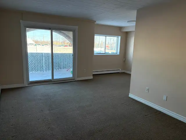 2-bedroom apartment available Immediately - 539 Parkside Dr. - Photo 3