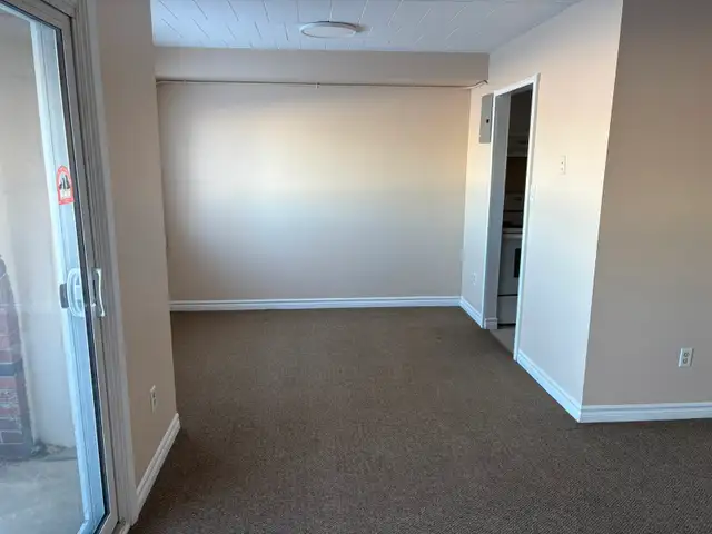 2-bedroom apartment available Immediately - 539 Parkside Dr. - Photo 4