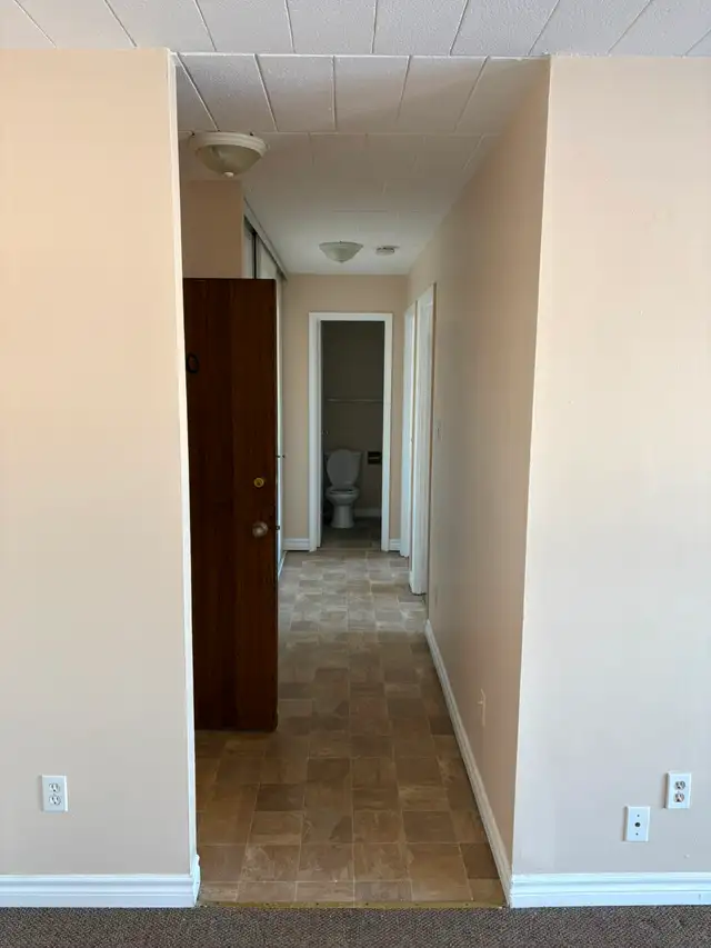 2-bedroom apartment available Immediately - 539 Parkside Dr. - Photo 6