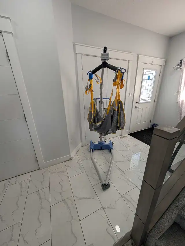 Joerns Hoyer Advance 340 Foldable Portable Electric Patient Lift