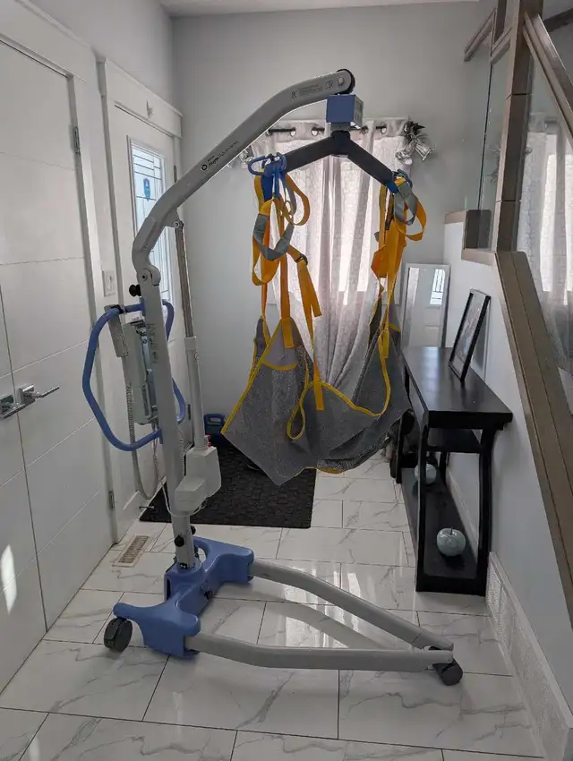Joerns Hoyer Advance 340 Foldable Portable Electric Patient Lift - Photo 3