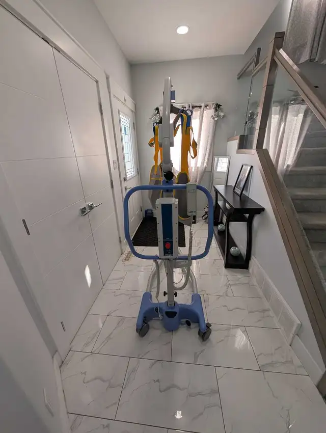 Joerns Hoyer Advance 340 Foldable Portable Electric Patient Lift - Photo 6