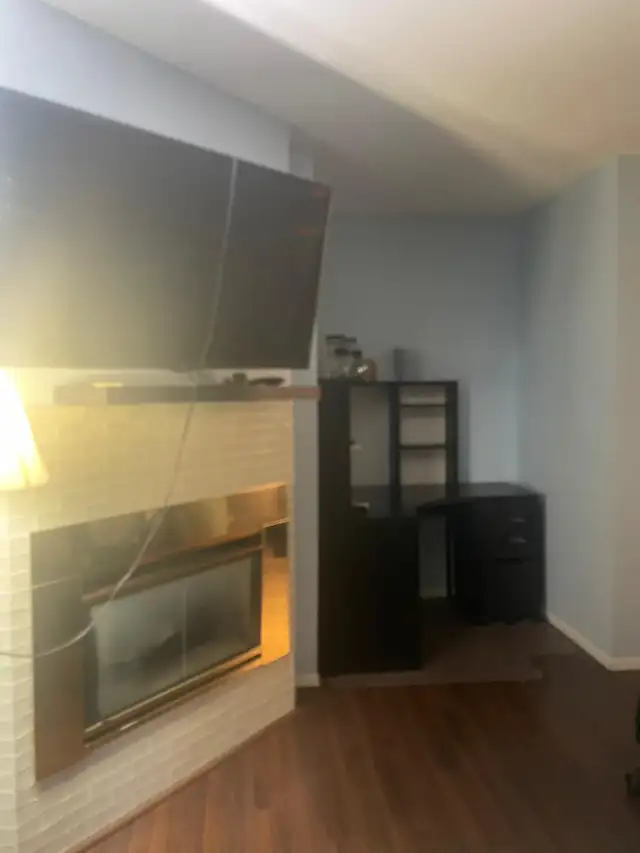 A large room is available for rent in Edgemont NW, Calgary - Photo 2