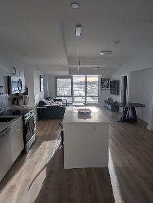 LEASE ASSIGNMENT (2 YEARS)  1 BEDROOM   DEN (1002 sqft.)