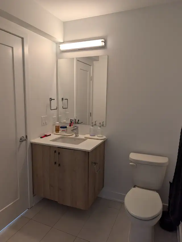 LEASE ASSIGNMENT (2 YEARS)  1 BEDROOM   DEN (1002 sqft.) - Photo 3