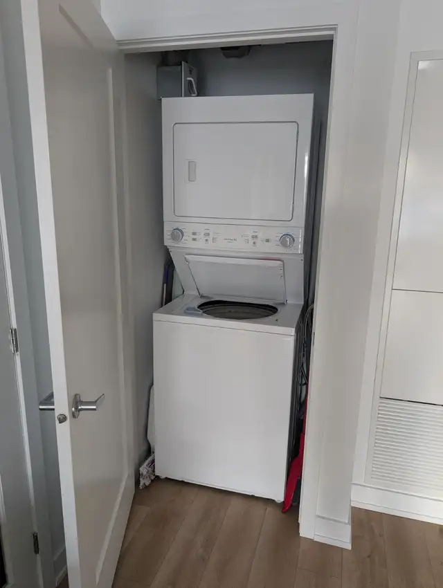 LEASE ASSIGNMENT (2 YEARS)  1 BEDROOM   DEN (1002 sqft.) - Photo 11