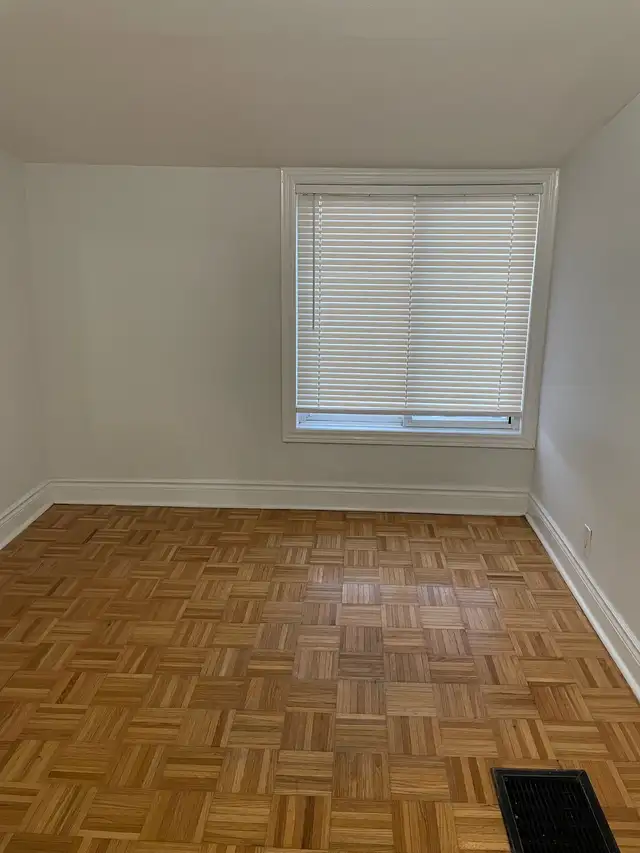 Ossington near Bloor - 2-bedroom flat apartment in Toronto home - Photo 3