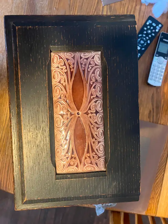 Low Art Tile - Photo 2