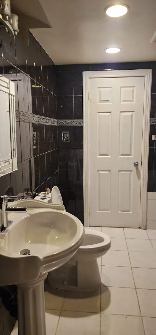 One Bedroom Basement Apartment - Photo 6