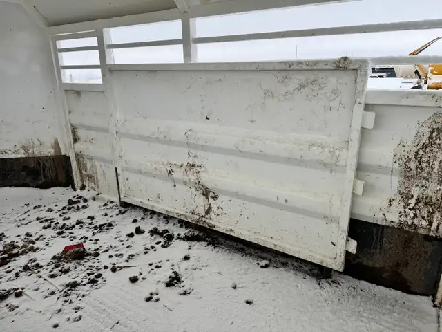 14' stock trailer - Photo 3