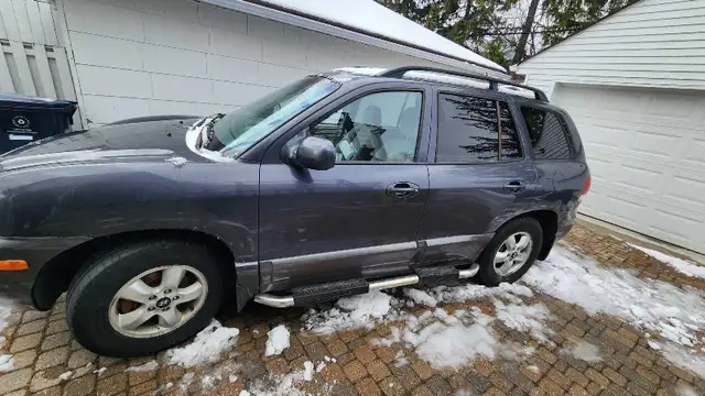 FOR SALE: 2005 Hyndai Sante Fe - Photo 2