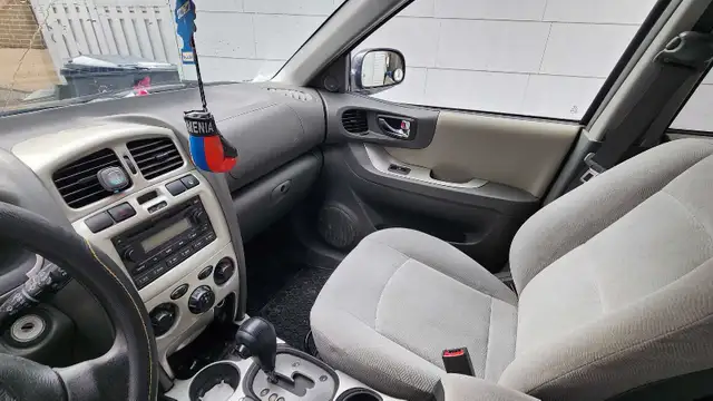FOR SALE: 2005 Hyndai Sante Fe - Photo 5