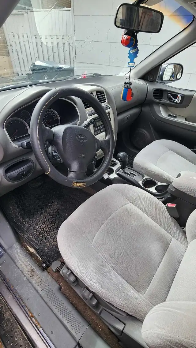 FOR SALE: 2005 Hyndai Sante Fe - Photo 6