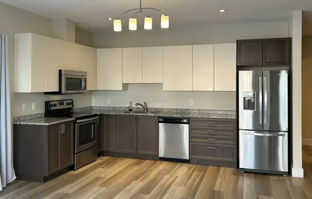 PET FRIENDLY! Apartment is VACANT! Occupancy is fkexible! - Photo 6