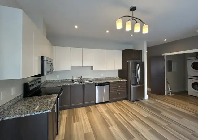 PET FRIENDLY! Apartment is VACANT! Occupancy is fkexible! - Photo 9