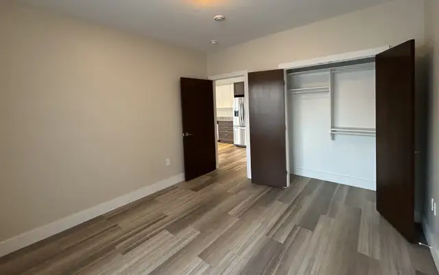 PET FRIENDLY! Apartment is VACANT! Occupancy is fkexible! - Photo 10