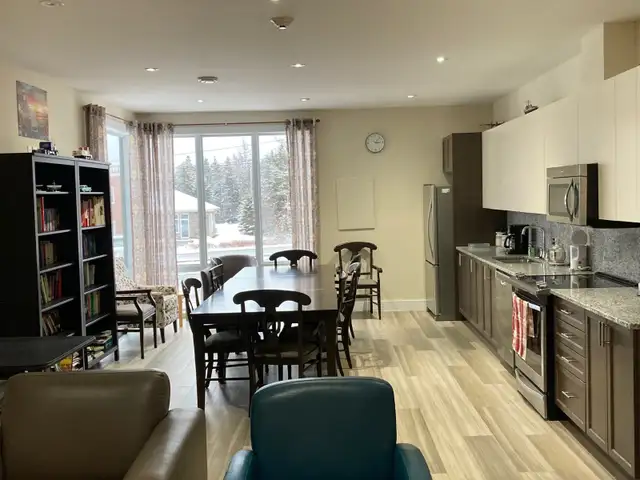 PET FRIENDLY! Apartment is VACANT! Occupancy is fkexible! - Photo 14