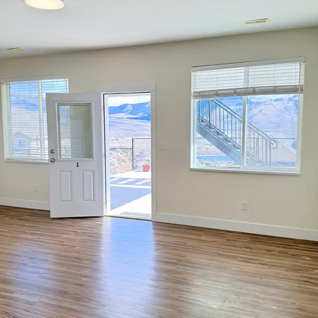 walk-in basement with view